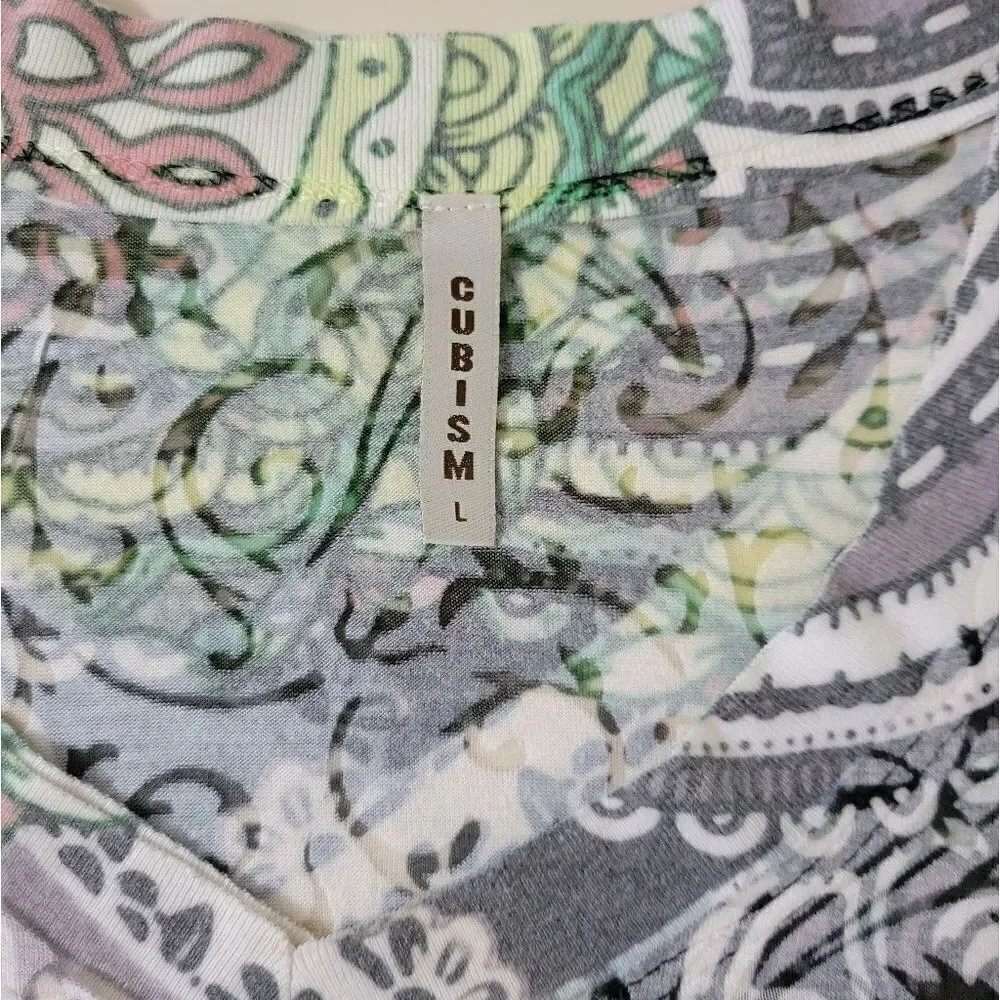 Cubism Women's V-neck Abstract Pattern Top - Picture 2 of 9